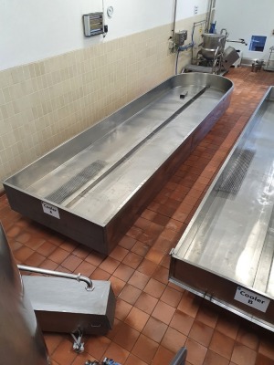 Stainless Steel Cooling/Draining Table wth Round End - 6800mm x 1800mm x 800mm Tall