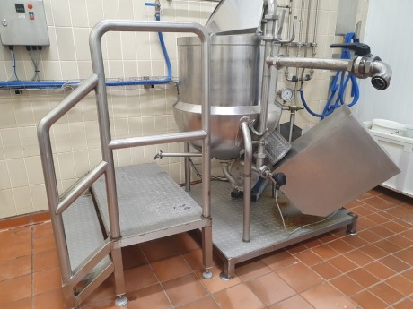 Giusti 150 Litre Stainless Steel Scrape Surface Agitated Kettle with Silverson type 450LS Inline High Shear Mixer and Two Step Gantry