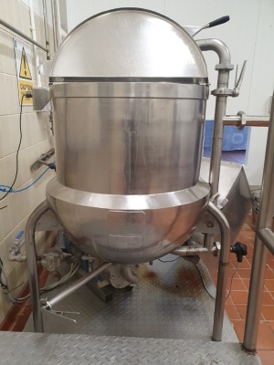 Giusti 150 Litre Stainless Steel Scrape Surface Agitated Kettle with Silverson type 450LS Inline High Shear Mixer and Two Step Gantry - 2