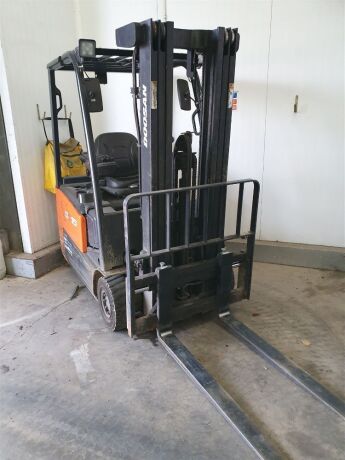2016 Doosan 1500kg Electric Fork Lift Truck with Charger