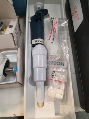 4 off Assorted Gilson and Lab Pro Pipettes - 3