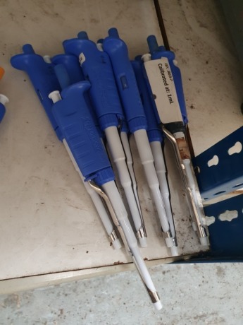 9 off Gilson Pipetman Pipettes