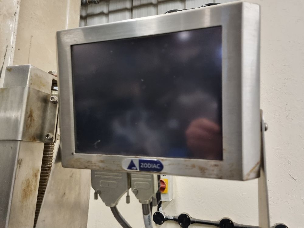 Graham Labelling Systems Model 300-25 overhead labeller with Ice Zodiac ...