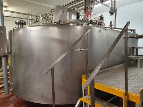 18,000 Litre Stainless Steel Cheese Vat Enclosed with Cutters & Stirrers Dimension 4800 mm x 3200 mm x 2700 mm High