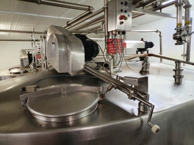 18,000 Litre Stainless Steel Cheese Vat Enclosed with Cutters & Stirrers Dimension 4800 mm x 3200 mm x 2700 mm High - 2