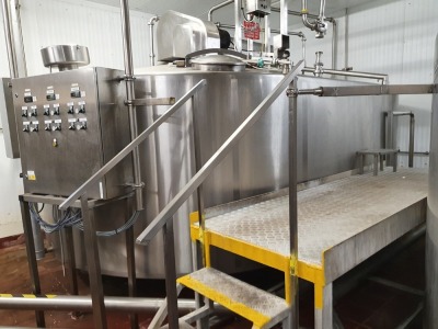 18,000 Litre Stainless Steel Cheese Vat Enclosed with Cutters & Stirrers Dimension 4800 mm x 3200 mm x 2700 mm High