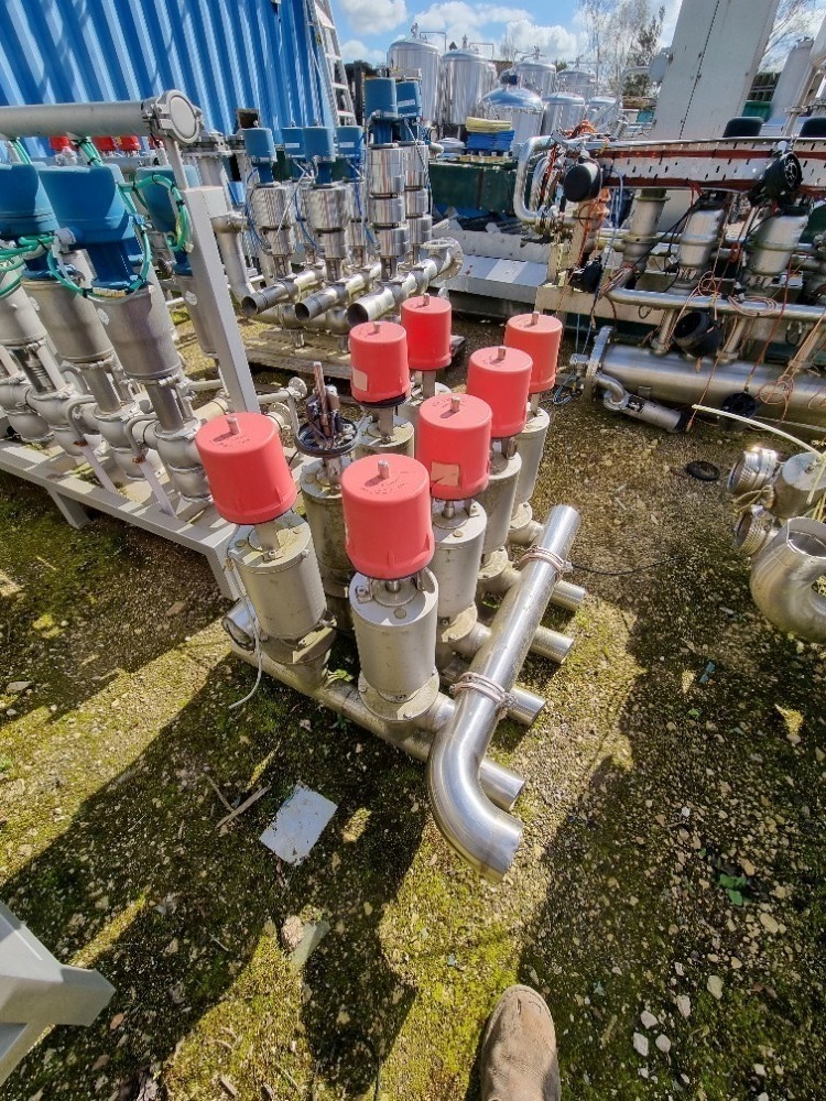 Realm Actuated Valve Matrix comprising - 8 x 3 Double Seat Valves ...