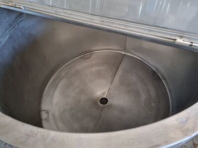 300 Litre 316 Stainless Steel Tank with Hinged Lids. - 3