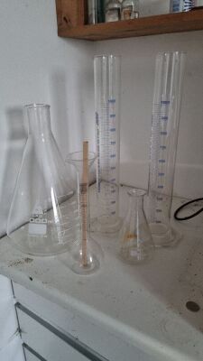 Qty of Lab Glassware