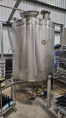 Stainless Steel Vertical Cylindrical 2500Ltr Single Skin Hot Liquor Tank