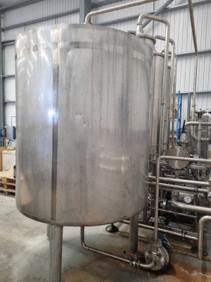 Stainless Steel Vertical Cylindrical Insulated 2500Ltr Tank