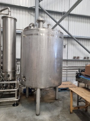 Stainless Steel Vertical Cylindrical Insulated 2500Ltr Tank - 2