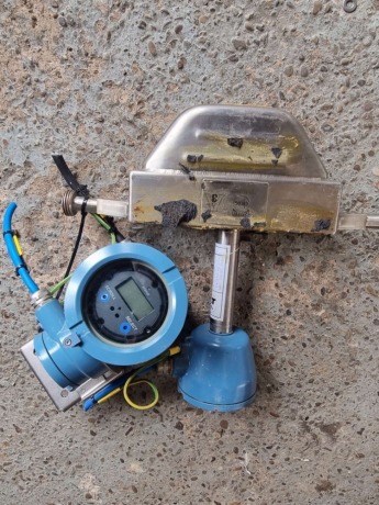 Micro Motion Mass Flow Sensor model HO25S with Micro Motion model 1700R Transmitter