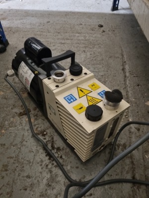 Varian DS102 model SQ396 Vacuum Pump