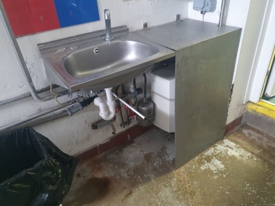 Stainless Steel Single Station Knee Operated Sink with Water Heater and Dispensers